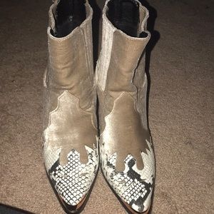 Cape robin velvet cowboy boots